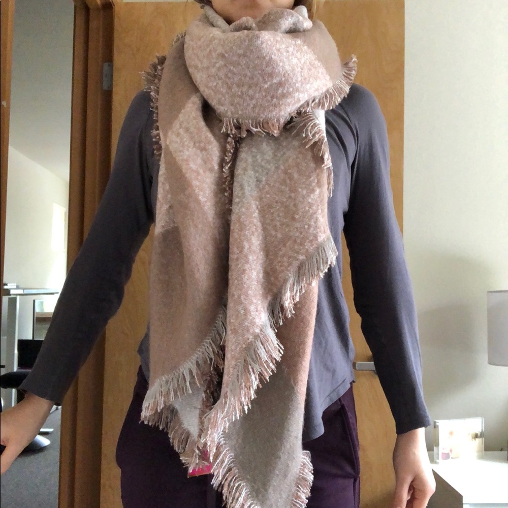Lake Shore Drive Scarf